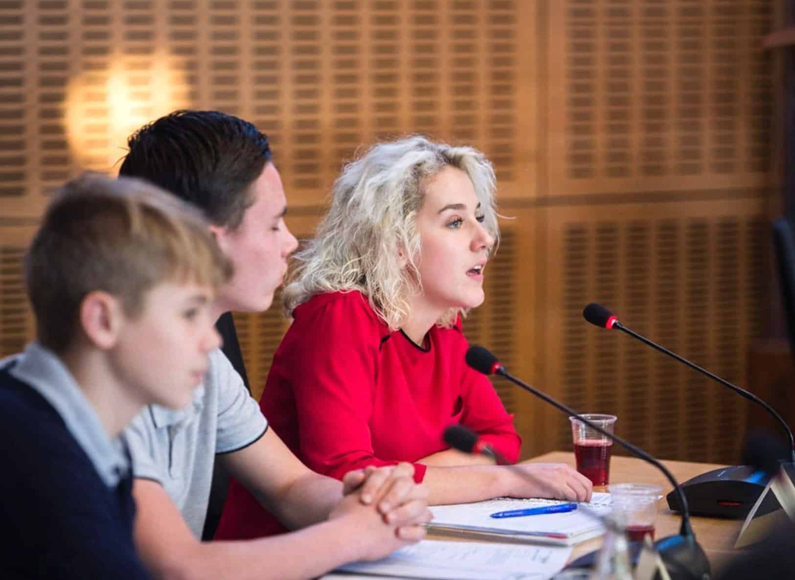Jongeren horen aan de formatietafels