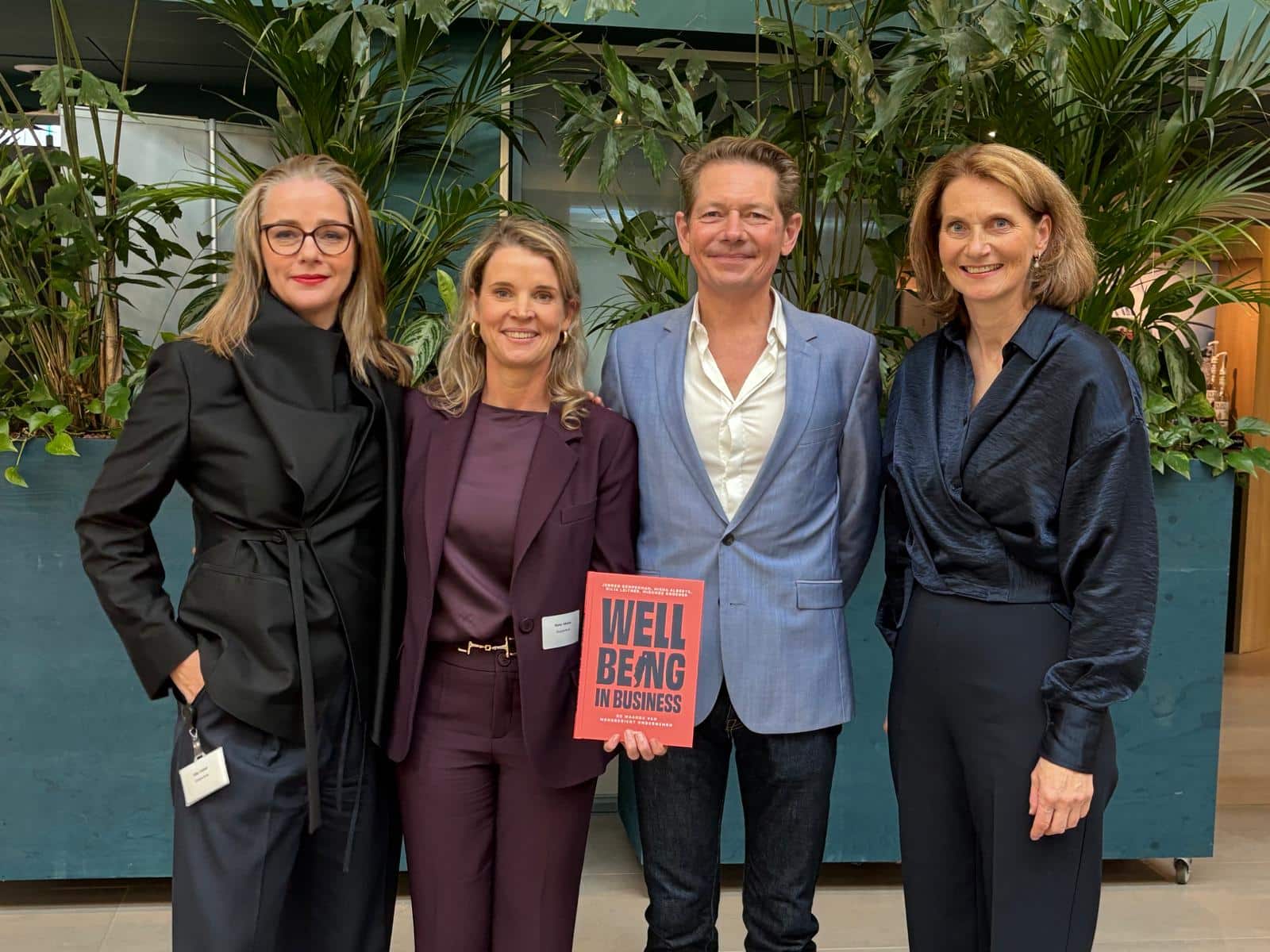 Van links naar rechts Dilia Leitner, Nisha Alberts, Jeroen Kemperman en Mirande Groener - auteurs van Wellbeing in Business